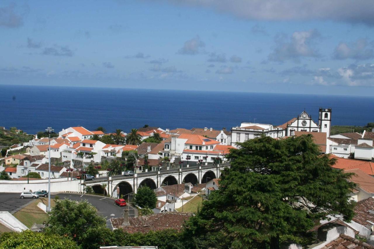 Casa da Ponte Casa familiar no centro de uma vila encantadora Nordeste (Azores) Exterior foto